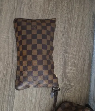 Bolso Louis Vuitton Damier Ebene con neceser