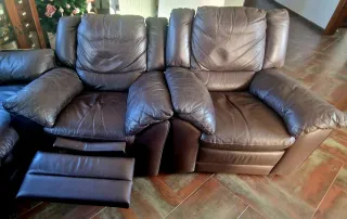 Sofá 1 plaza piel con reposapiés