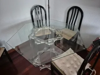 Mesa de cristal y metacrilato elegante
