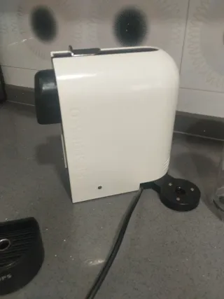 Cafetera Nespresso Krups para piezas PIERDE AGUA