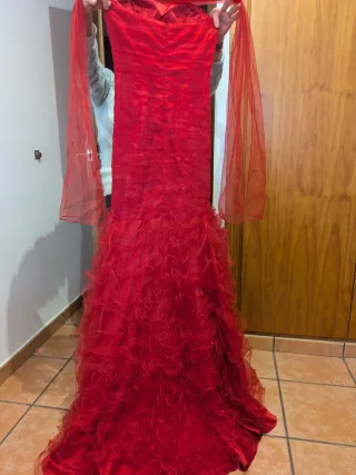 Vestido rojo con cola,largo para eventos, fiestas.