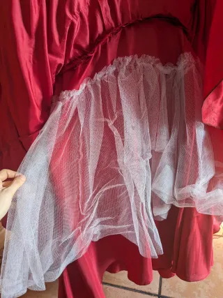 Vestido rojo con cola,largo para eventos, fiestas.