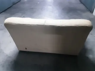 Sofá  piel beige 2 plazas Solo recogida Torrevieja