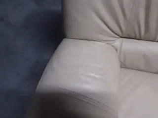 Sofá  piel beige 2 plazas Solo recogida Torrevieja