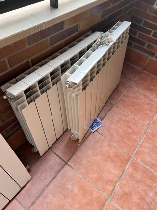 Radiadores de metal blancos