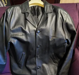 Chaqueta de cuero negra