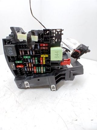 CAJA RELES / FUSIBLES VOLKSWAGEN T-CROSS (2)