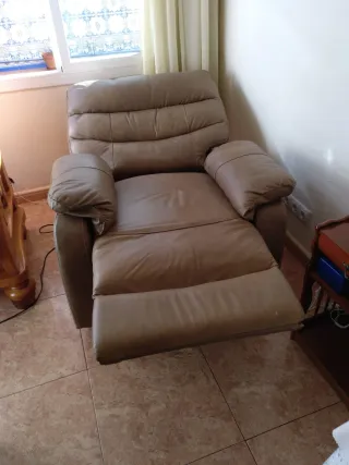 Sillón eléctrico tapizado de piel
