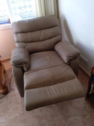 Sillón eléctrico tapizado de piel