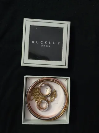 Set Joyas Buckley London bracelet trio y Cadena