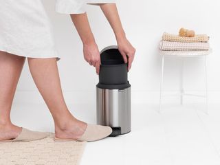 Brabantia Newicon-Cubo de Basura con Pedal, 3L, Co