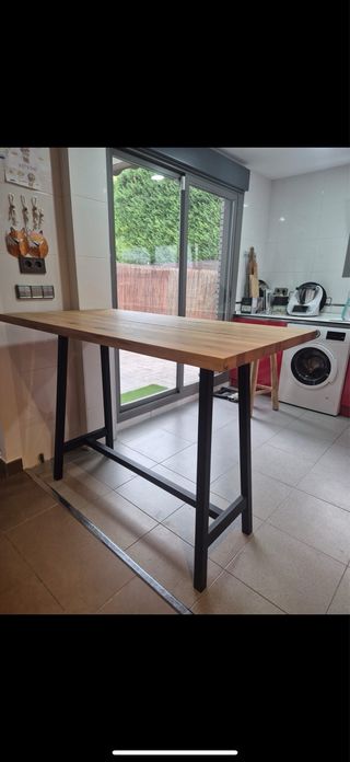 Mesa alta roble macizo y metal industrial