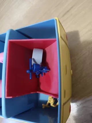 Autocaravana Peppa Pig con muñecos