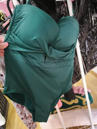 Bañador verde escote cruzado