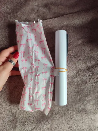 Póster Caraval Scarlett y Donatella