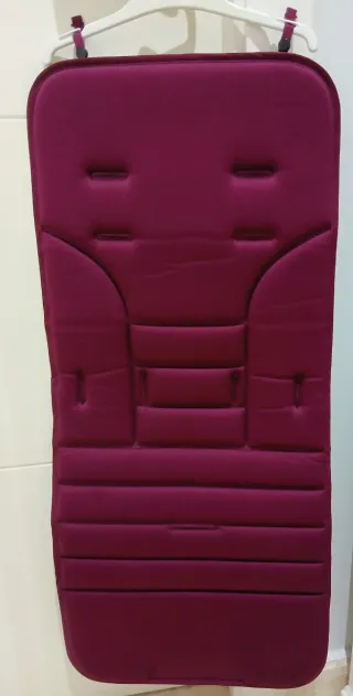 Colchoneta silla paseo color berenjena