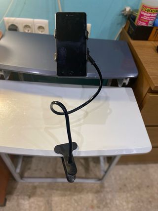 Soporte móvil flexible con pinza