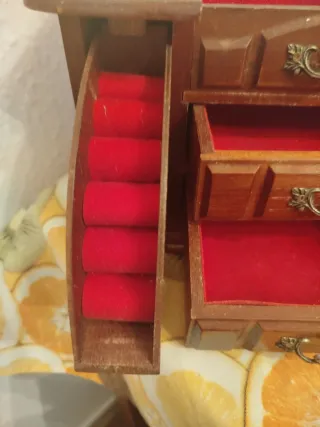 Mueble joyero de madera
