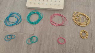 Geoplano con figuras geométricas