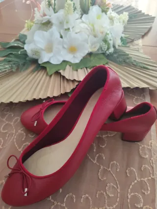 Manoletinas de piel rojas con lazo