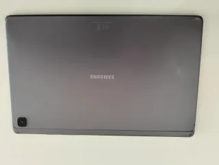 Tablet gris Samsung.