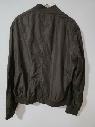 Chaqueta reversible negra y marrón