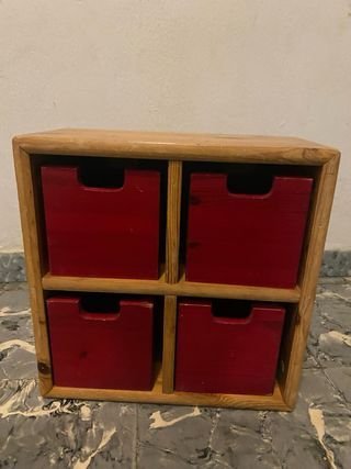 Armario pequeño de madera