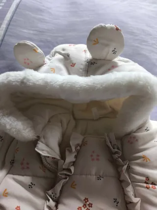 Buzo de bebé niña con estampado floral