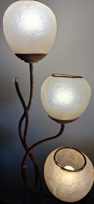 Lámpara de pie de cristal y metal