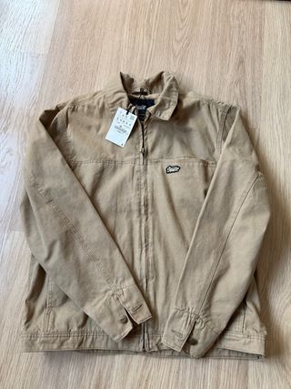 Chaqueta beige con cremallera