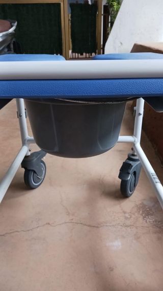 Silla azul movilidad reducidas