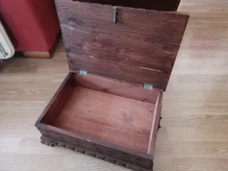 Caja madera Don Quijote relieve artesanía