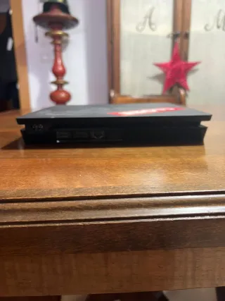 PS4 Slim 1TB + Mando y Juegos