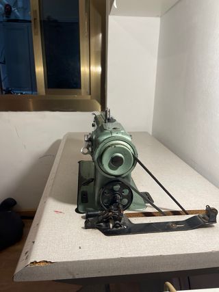 Máquina de coser Refrey
