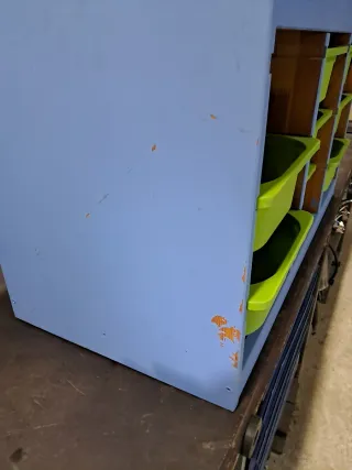 Mueble organizador con cajones verdes