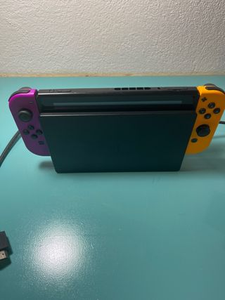 Nintendo Switch Morado y Naranja + Accesorios