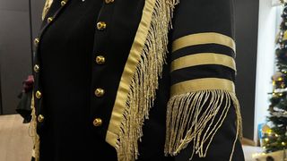 ULTIMO DIA VENTA 6/ENERO! Chaqueta militar dorada