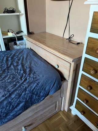 Cama madera 90cm con cómoda y 2 colchones