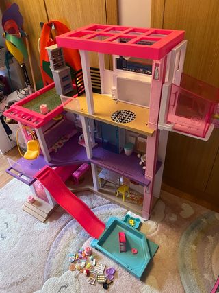 Casa Barbie con tobogán y piscina