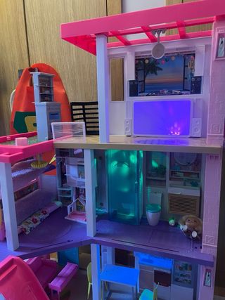 Casa Barbie con tobogán y piscina