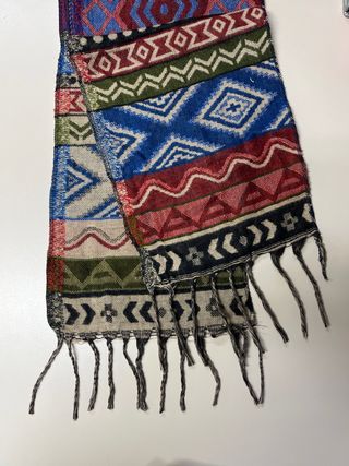 Bufanda étnica con flecos