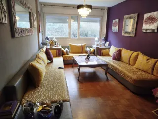 Salón completo: sofás esquineras y mesas