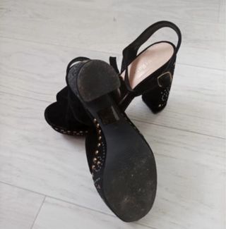 Sandali neri in velluto con borchie dorate