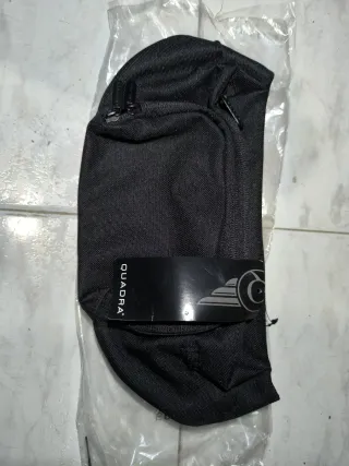 Riñonera QUADRA Negra con Cremalleras