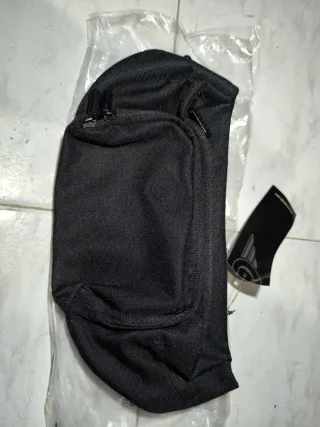 Riñonera QUADRA Negra con Cremalleras