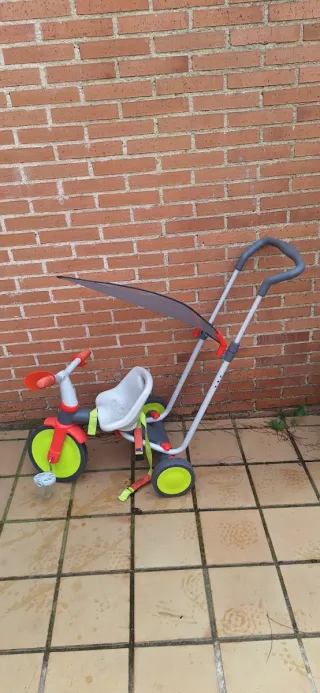 Triciclo bebé con manillar y capota