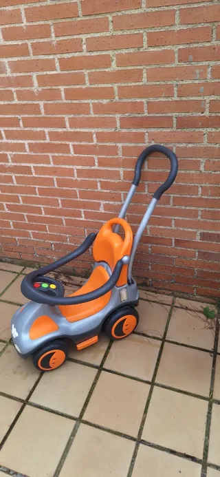 Coche correpasillos infantil naranja y gris