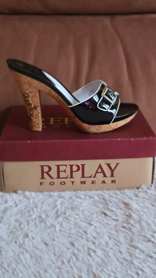 Sandalias Replay Negras y Blancas