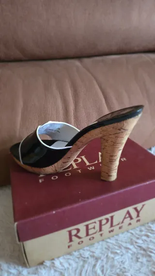 Sandalias Replay Negras y Blancas