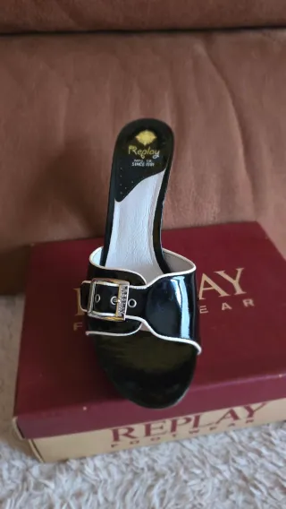 Sandalias Replay Negras y Blancas